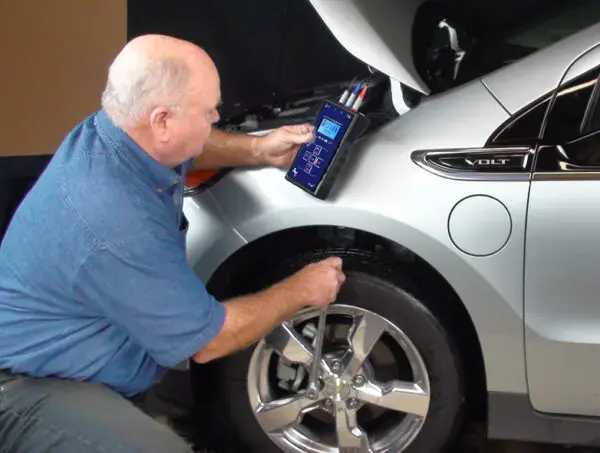 AT34EV-Test-on-car-copy-600x453.webp